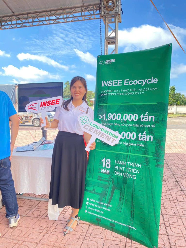 Picture: The INSEE Ecocycle team brought a variety of environmental education and communication activities to the “Green Dong Nai Week” event.