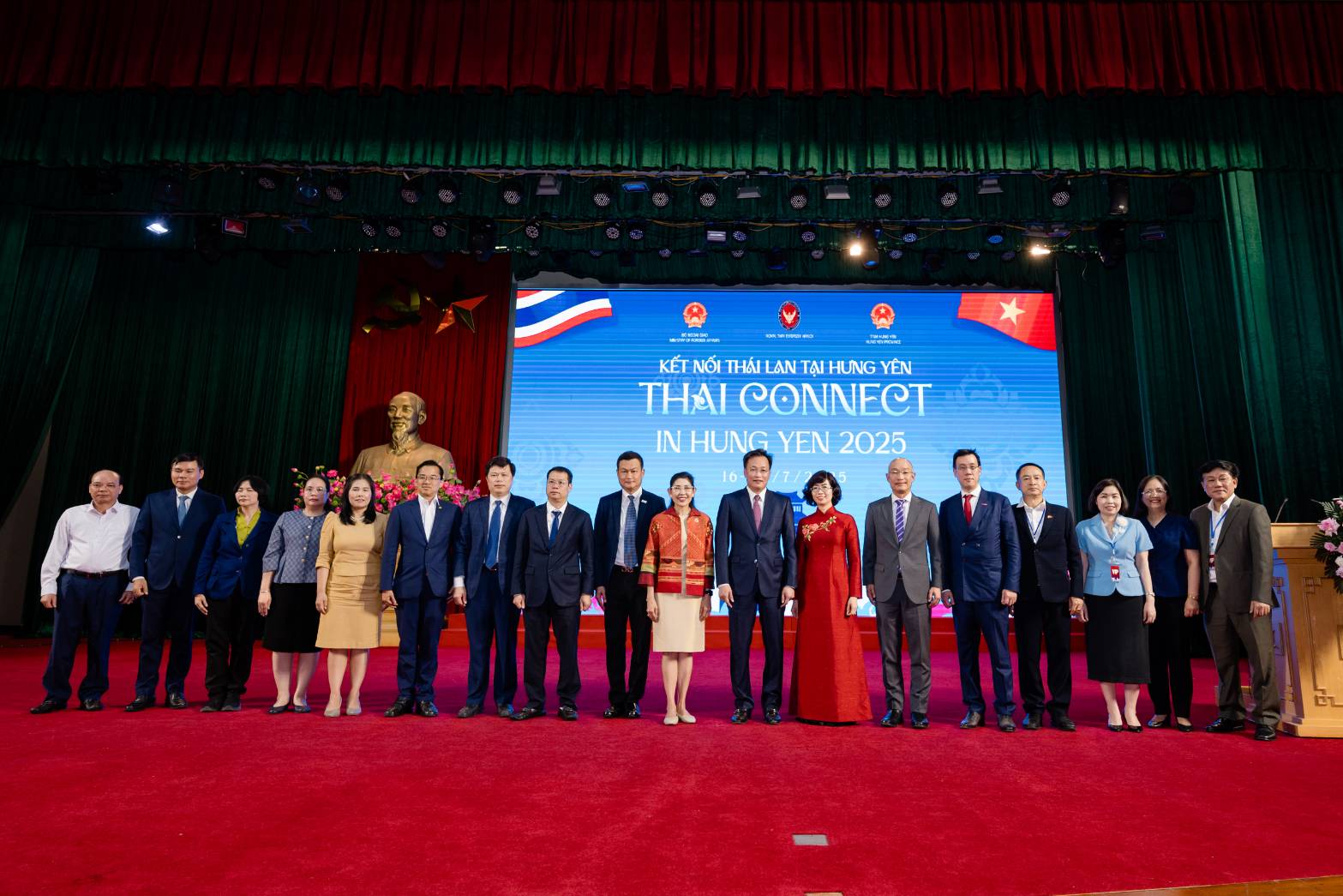 Mr. Praween Wirotpan, Chairman along with our Board, and members attended the "Thai Connect"