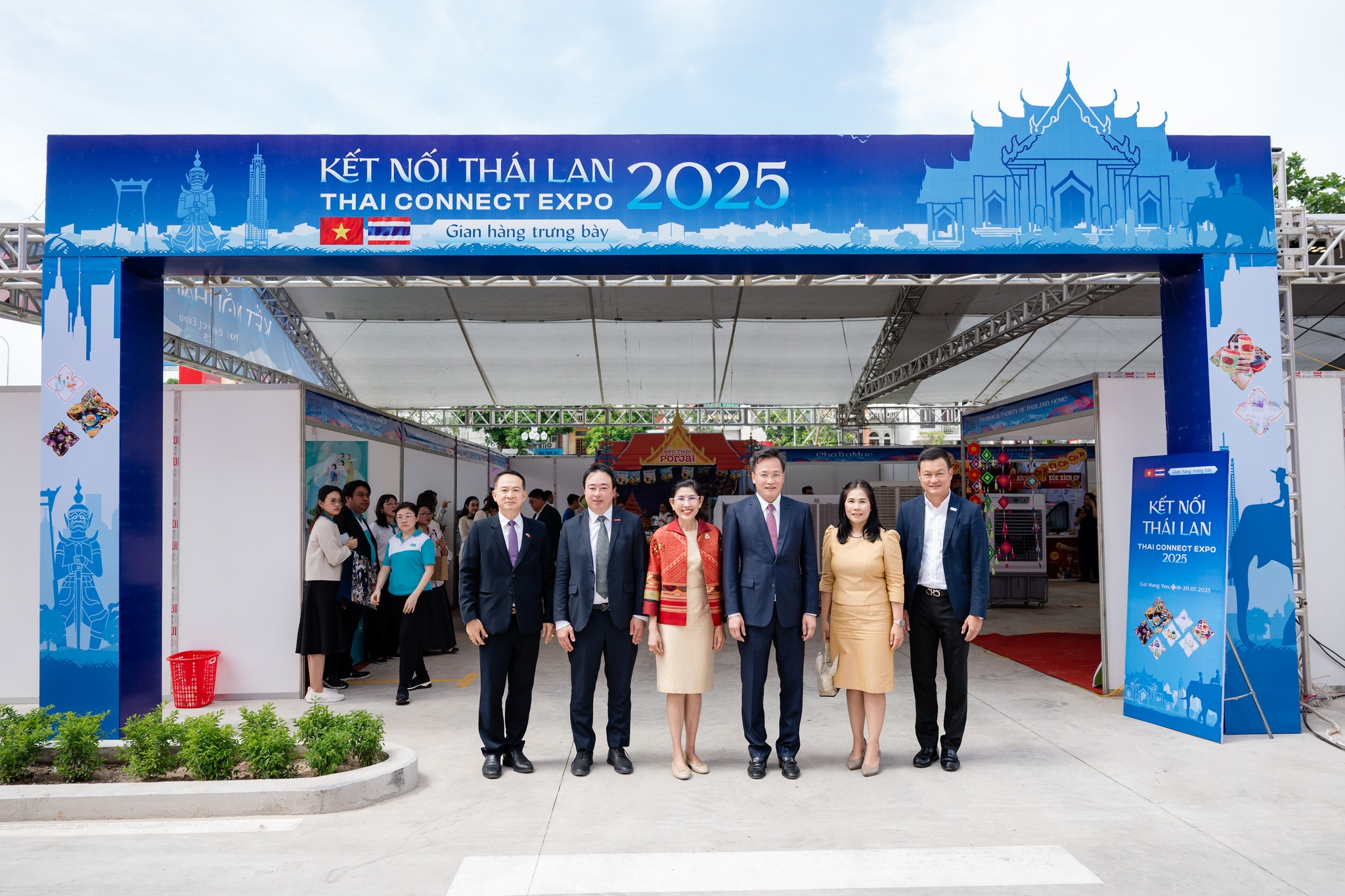 The Opening Ceremony of Thai Connect exhibition at Go! Hung Yen shopping mall.