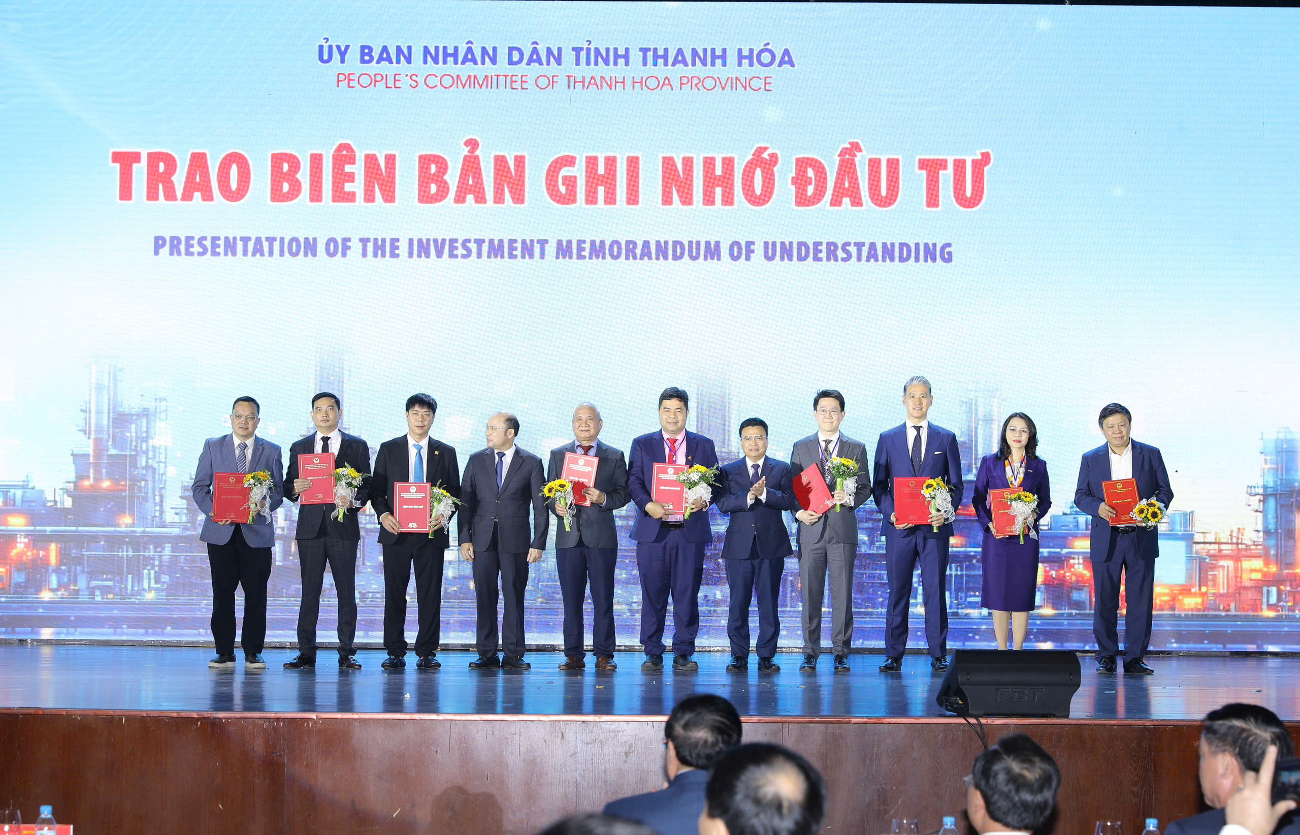0. WHA representative -K. Dispong received MOUs for 4 projects in Thanh Hoa from gov