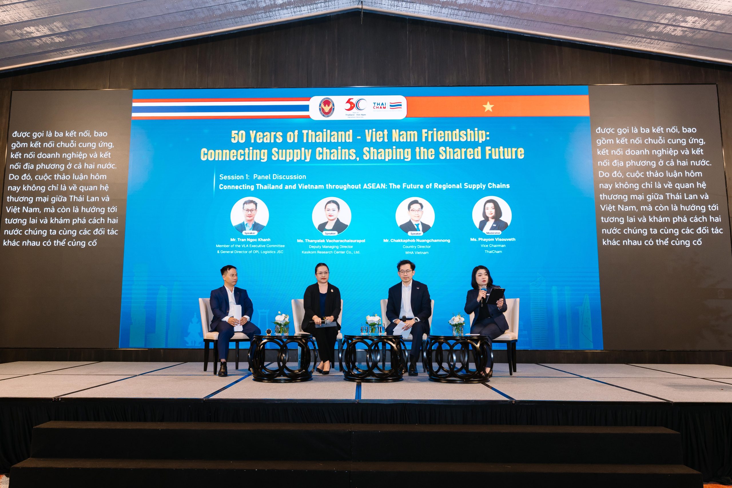 Phayom Visouveth, Vice Chairman of ThaiCham, served as the moderator.